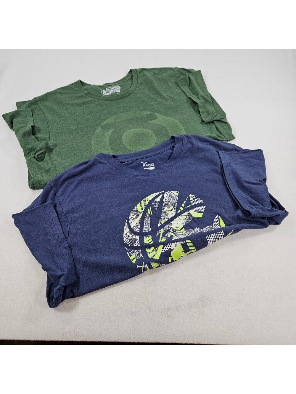 Lot 2 Old Navy Mens XXL Graphic T Shirts Green Lantern Active Navy Green